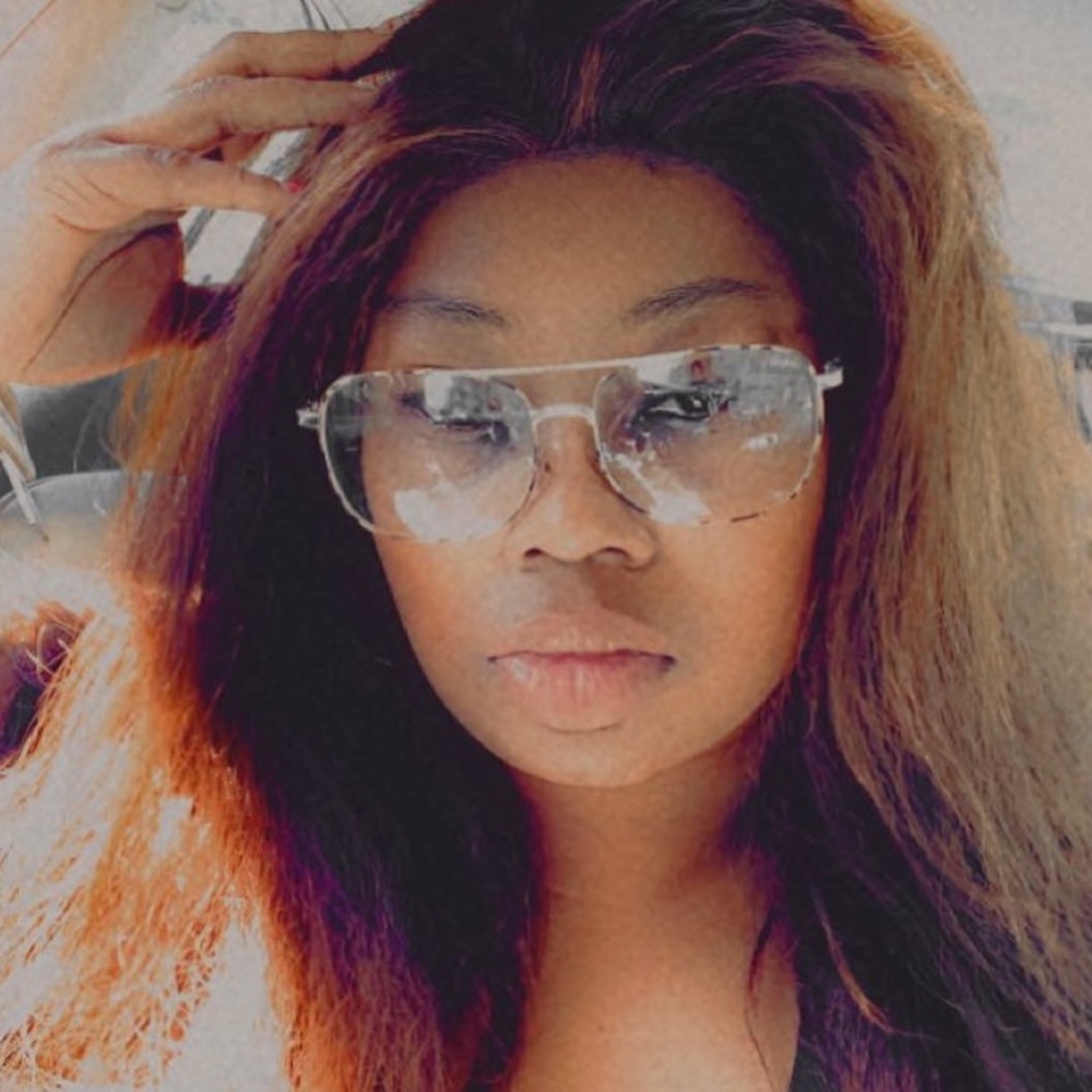 Meet your Posher, Crystal